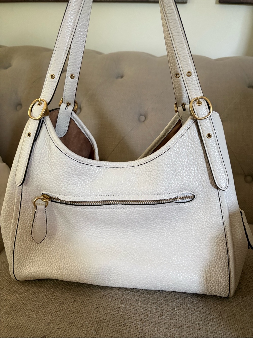 Coach White Pebble Leather Shoulder Bag with Gold Hardware - Picture 4 of 8
